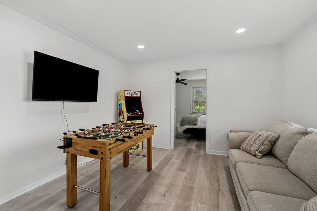 Lake Home, Dock, Fire Pit, Hot Tub, Game Room, Etc Winchester 외부 사진