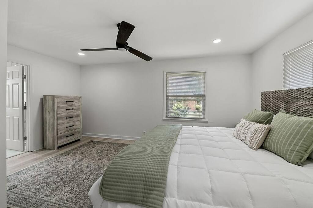 Lake Home, Dock, Fire Pit, Hot Tub, Game Room, Etc Winchester 외부 사진