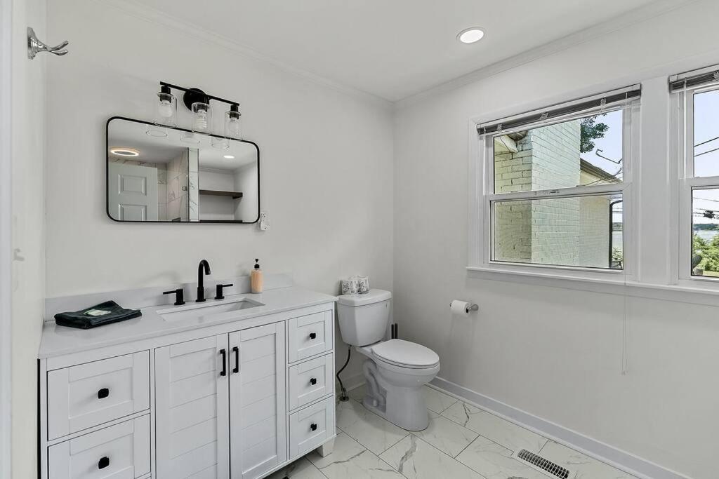 Lake Home, Dock, Fire Pit, Hot Tub, Game Room, Etc Winchester 외부 사진
